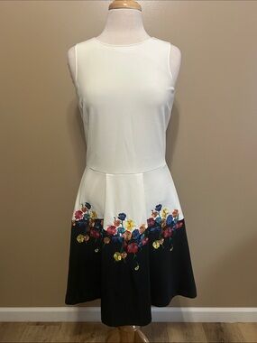 Katherine Barclay White and Black Floral Fit-and-Flare Dress